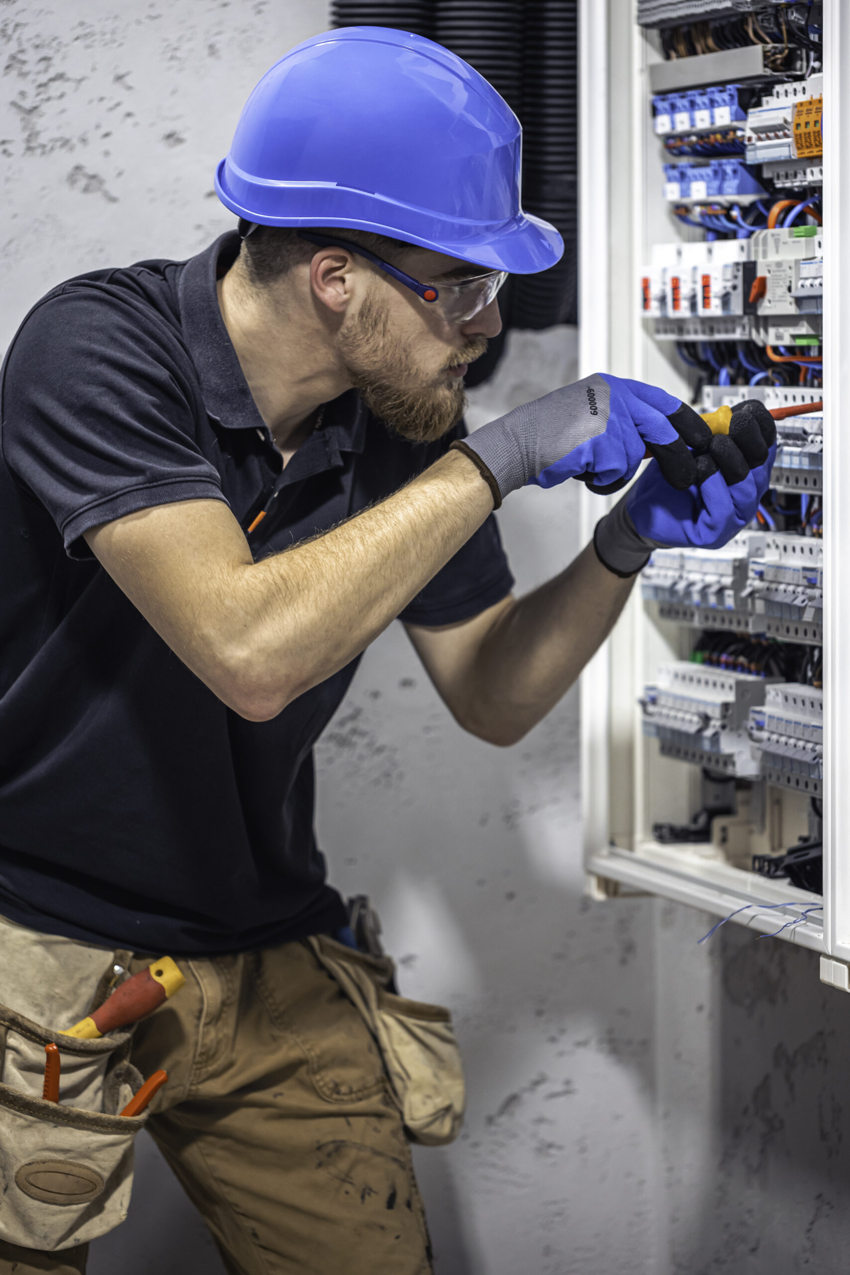 male-electrician-works-switchboard-with-electrical-connecting-cable-scaled-1-1-1-1-1-1-1-1-1-1-1-1-1.jpg